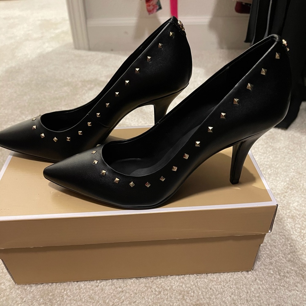 Michael Kors Black pumps with gold stud detail